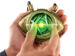 Hasbro Marvel Legends Eye Of Agamotto Prop Replica -Hasbro 5010993820955g